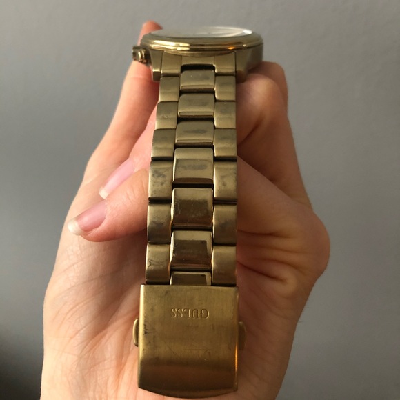 Gold Guess watch - Picture 3 of 6